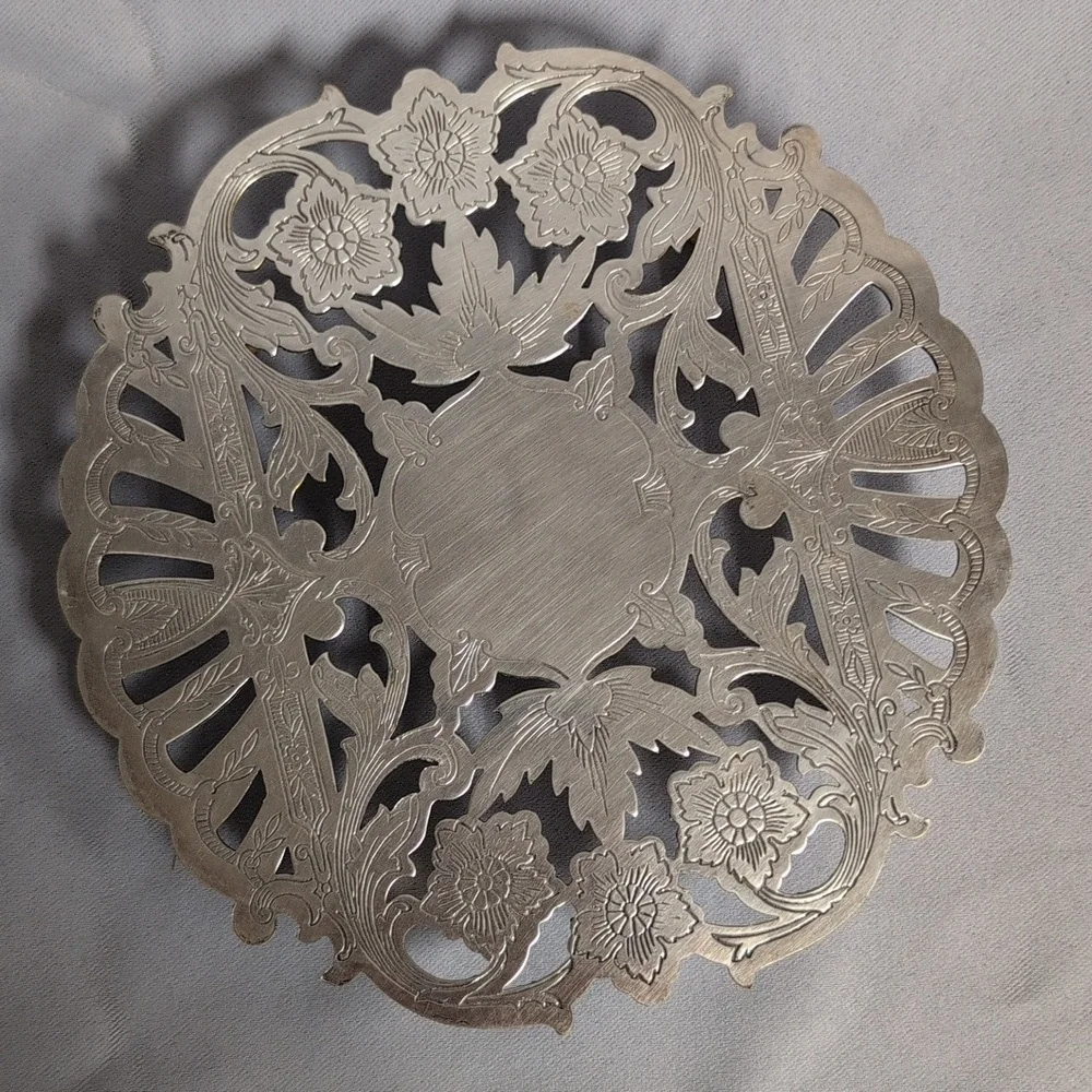 Wallace 7321 Silverplate Engraved Floral Footed Trivet